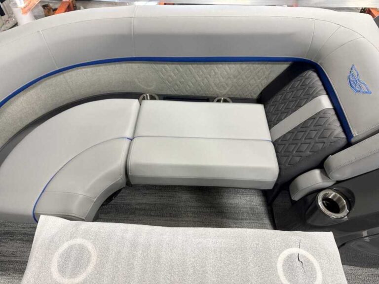 2026 Bennington 22MFB - SPS - Blackout US-ETWC6648J526 [photo 5]